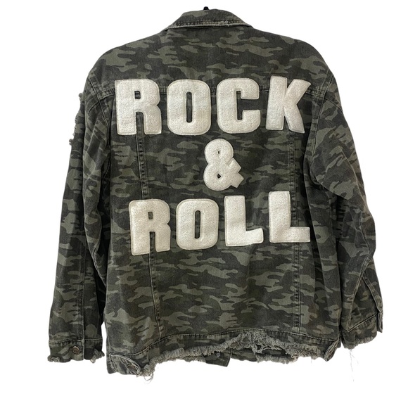Jaded Gypsy Jackets & Blazers - RARE Jaded Gypsy XL Rock and Roll distressed camo cropped oversized jacket USA